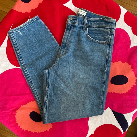 Abercrombie & Fitch The Mom High Rise Jean Sz 29 Straight Leg Frayed Hem Grunge - Picture 3 of 16